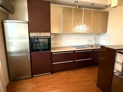 квартира за адресою Дніпровська набережна вул., 19-А
