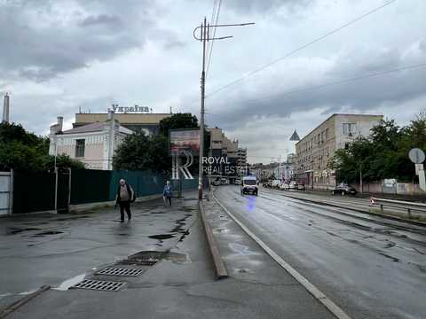 комерційна за адресою Жилянська вул., 148