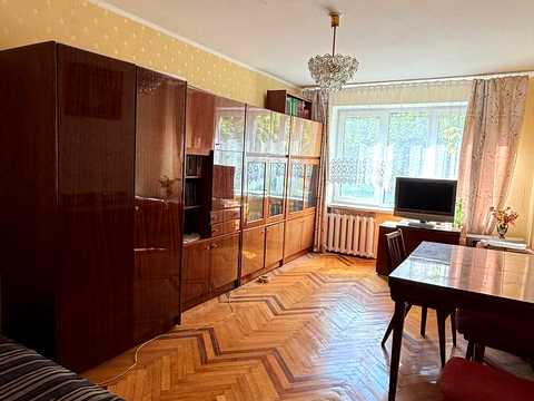 квартира за адресою Тролейбусна вул., 19