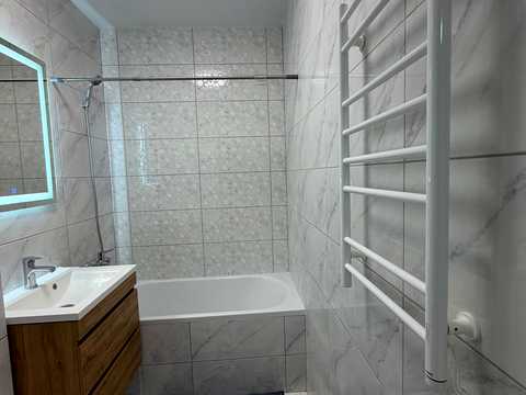 квартира за адресою Миру вул., 12