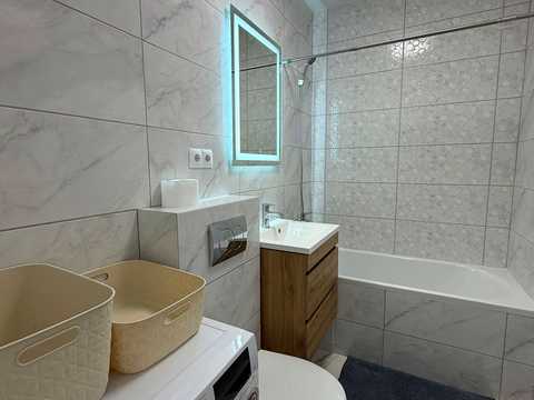 квартира за адресою Миру вул., 12