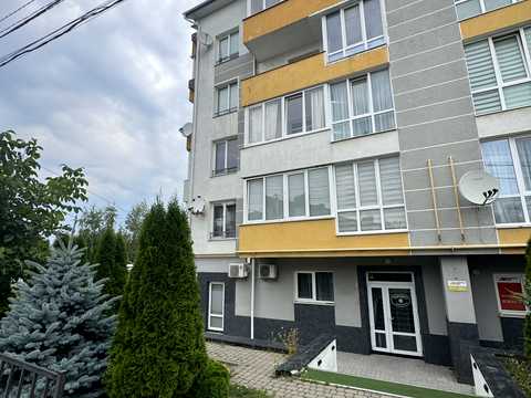 комерційна за адресою Пилипа Орлика вул., 1