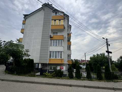 комерційна за адресою Пилипа Орлика вул., 1