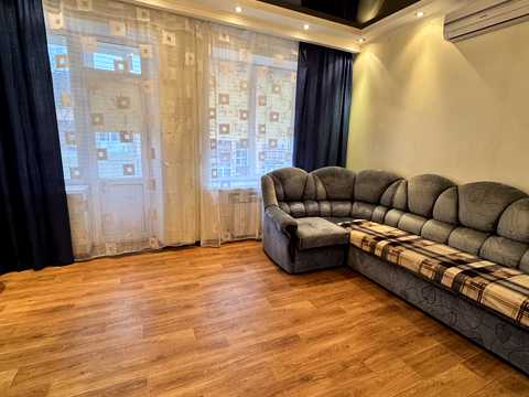 квартира по адресу Защитников Украины пл., 1