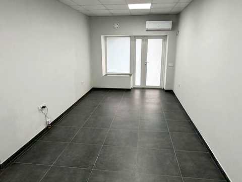 комерційна за адресою Височана вул., 18 к18