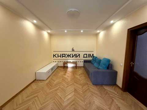 квартира за адресою Срібнокільська вул., 8