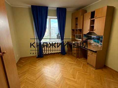 квартира за адресою Срібнокільська вул., 8