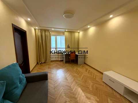 квартира за адресою Срібнокільська вул., 8