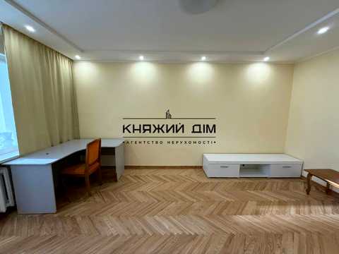 квартира за адресою Срібнокільська вул., 8