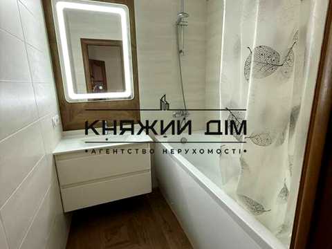 квартира за адресою Срібнокільська вул., 8