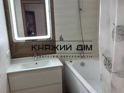 квартира за адресою Срібнокільська вул., 8