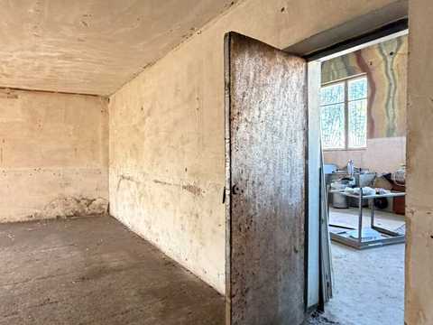комерційна за адресою Височана вулиця, 1
