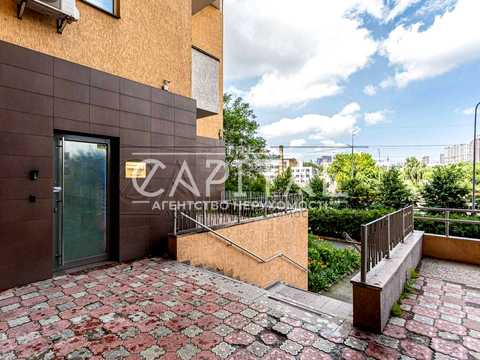 комерційна за адресою Саперно-Слобідська вул., 22