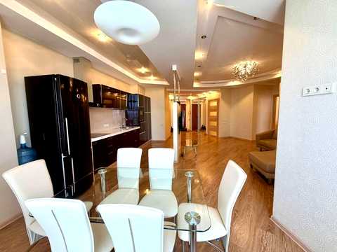 квартира за адресою Королеви Єлизавети ІІ вул. (Глинки), 2