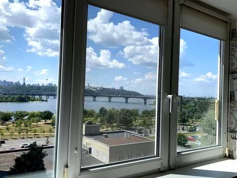 квартира за адресою Дніпровська набережна вул., 11