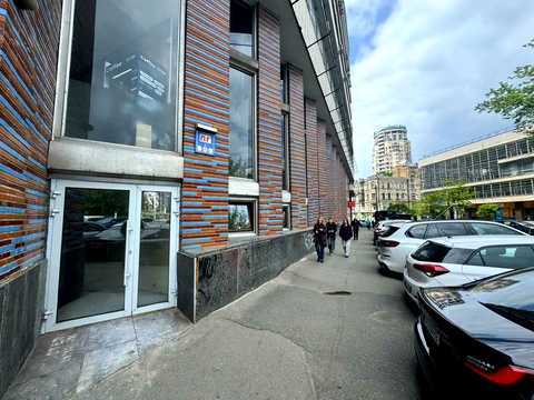 комерційна за адресою Львівська пл., 1