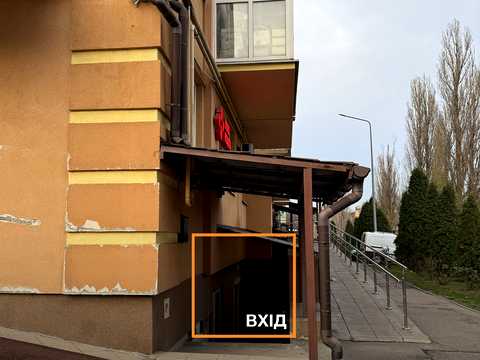 комерційна за адресою Академіка Лебедєва вул., 1
