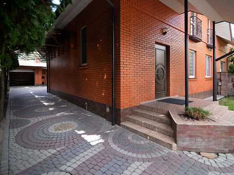 дом по адресу Центральной Рады ул. (Карбишева), 9
