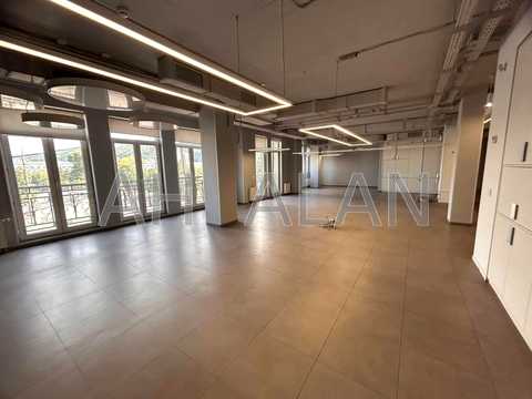 комерційна за адресою Спаська вул., 5
