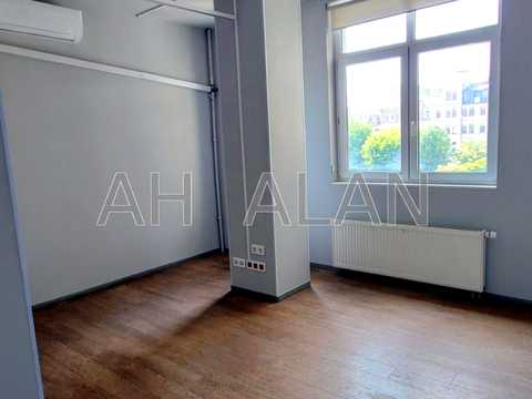 комерційна за адресою Спаська вул., 5