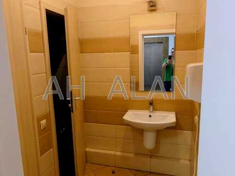 комерційна за адресою Спаська вул., 5