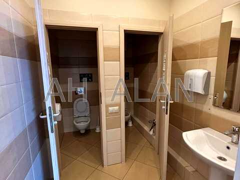 комерційна за адресою Спаська вул., 5