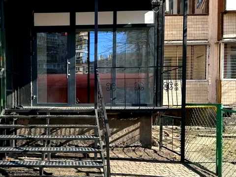 комерційна за адресою Драгоманова вул., 27