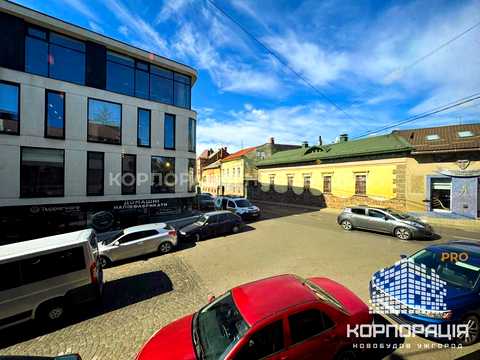 комерційна за адресою Підгірна вул., 18