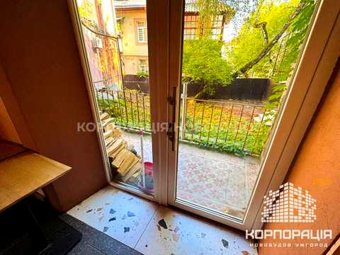 комерційна за адресою Підгірна вул., 18