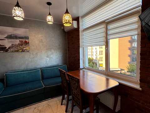 квартира за адресою Юнацька вул., 4