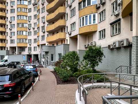квартира за адресою Дніпровська набережна вул., 23