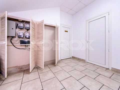 комерційна за адресою Лауреатська вул., 8