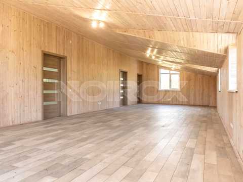 комерційна за адресою Лауреатська вул., 8