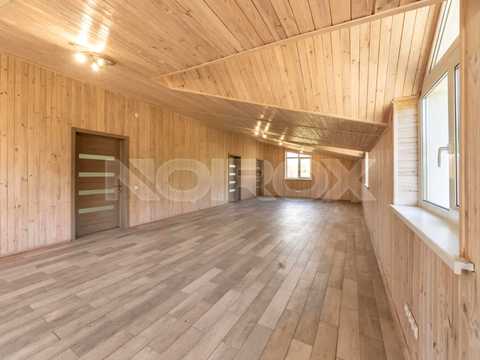 комерційна за адресою Лауреатська вул., 8