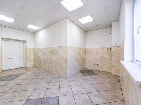 комерційна за адресою Лауреатська вул., 8