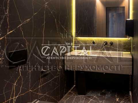 комерційна за адресою Лесі Українки пл., 7