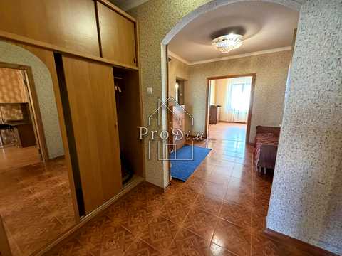 квартира за адресою Анни Ахматової вул., 43