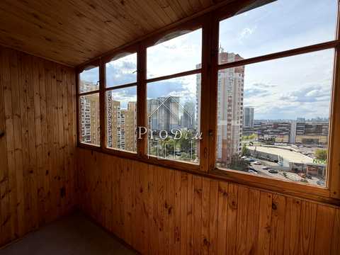 квартира за адресою Анни Ахматової вул., 43