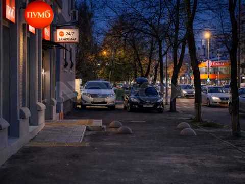 комерційна за адресою Будівельників вул., 39