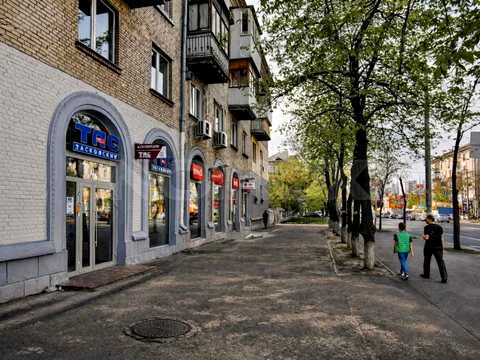 комерційна за адресою Будівельників вул., 39