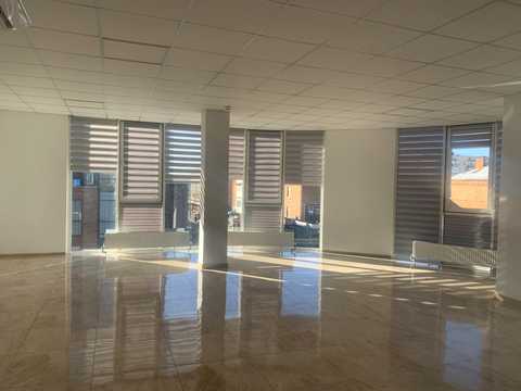 комерційна за адресою Соборна вул., 11