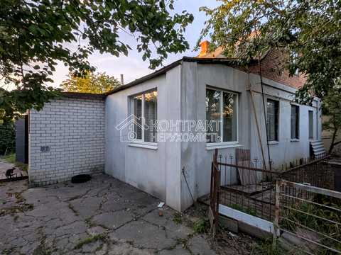 будинок за адресою смт. Коротич, миру