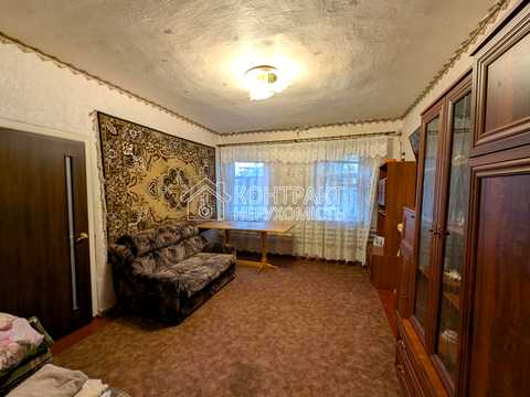 будинок за адресою смт. Коротич, миру