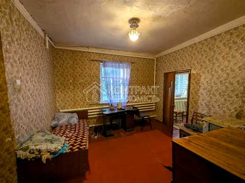будинок за адресою смт. Коротич, миру