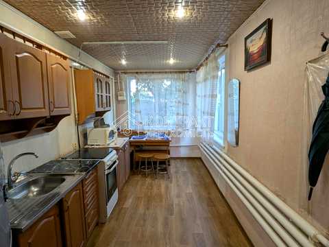 будинок за адресою смт. Коротич, миру