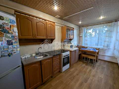будинок за адресою смт. Коротич, миру