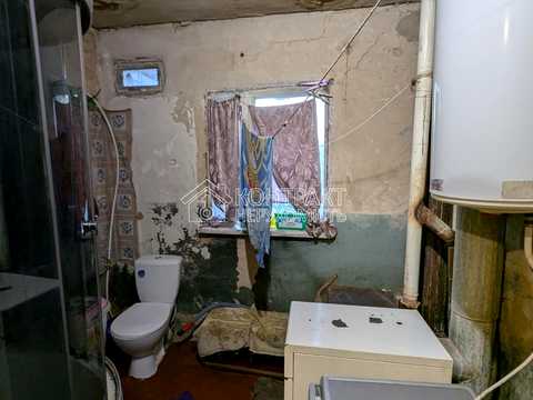 будинок за адресою смт. Коротич, миру