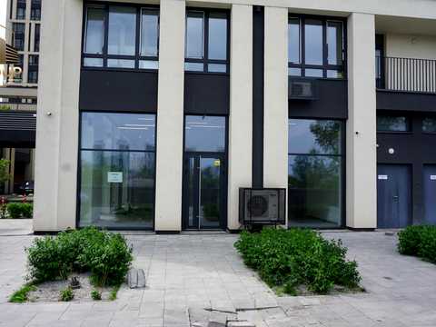 комерційна за адресою Зарічна вул., 4