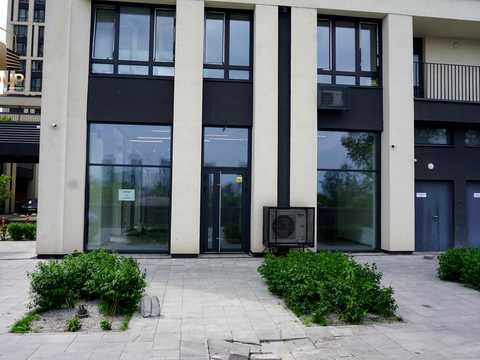 комерційна за адресою Зарічна вул., 4