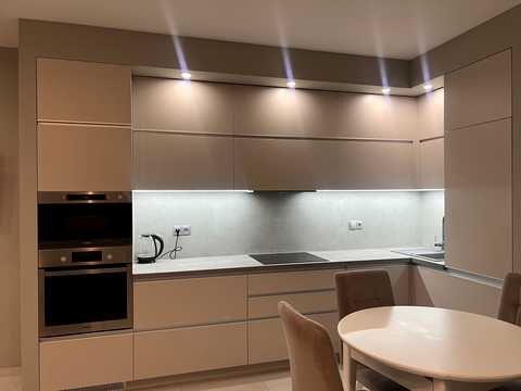 квартира за адресою Салютна вул., (Будинок 04501-04504)